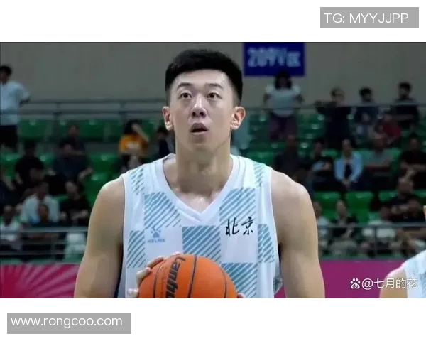 王少杰：从篮球新星到职业生涯的璀璨之路与挑战探索